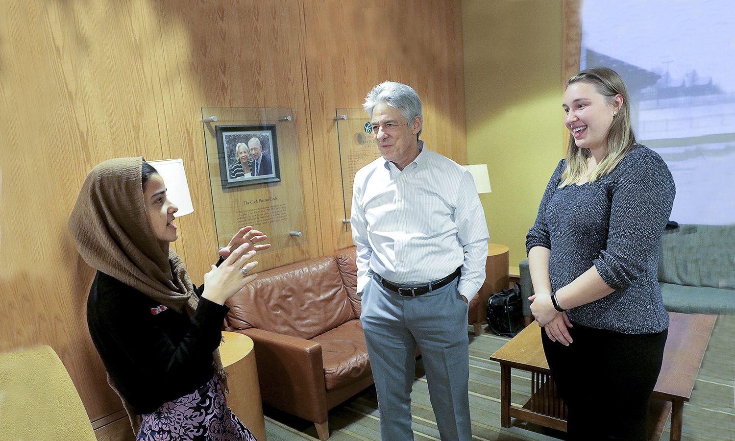 Trustee Stephen Cohen ’67 meets with Zahra Arabzada '19 and Taylor Gorycki '18, recipients of the Cohen Fellowship.