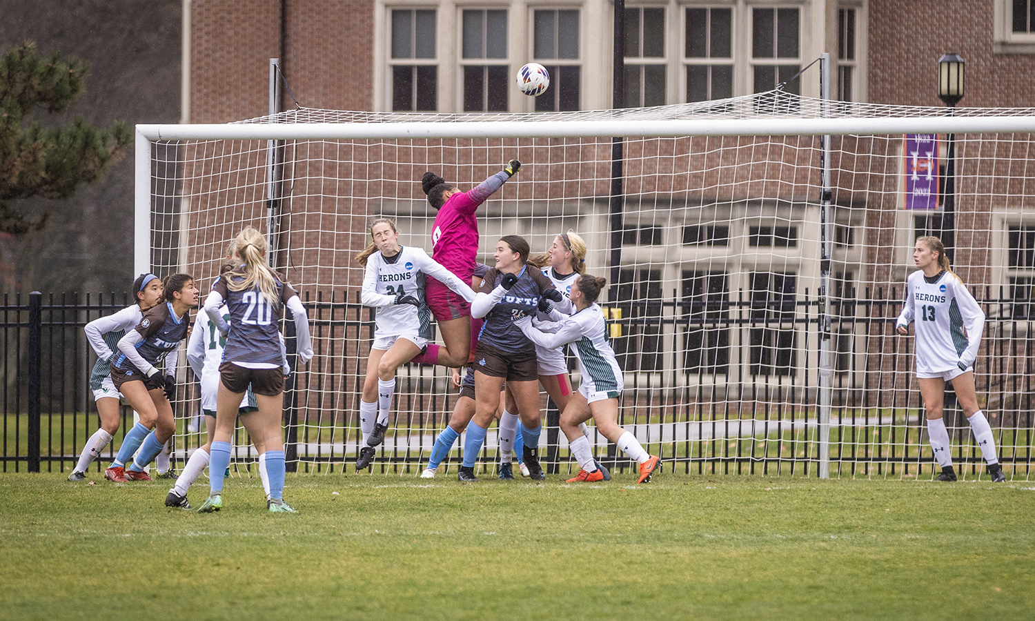 Kirsten Nelson ’24 punches a ball over the crossbar in William Smith’s 1-0 victory over Tufts in the second round of the NCAA tournament. The Herons will take on Amherst at Case Western Reserve University on Saturday.