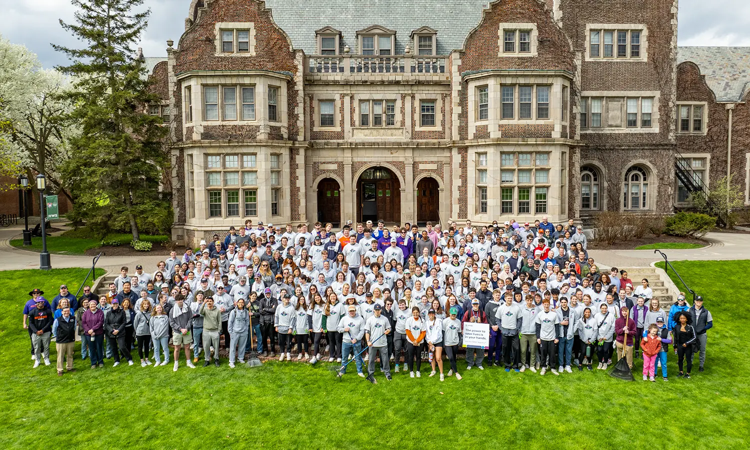 On the 30th anniversary of Day of Service, President Mark D. Gearan, students, alumni, faculty and staff gather on the Quad before heading to more than 20 sites throughout the Finger Lakes.