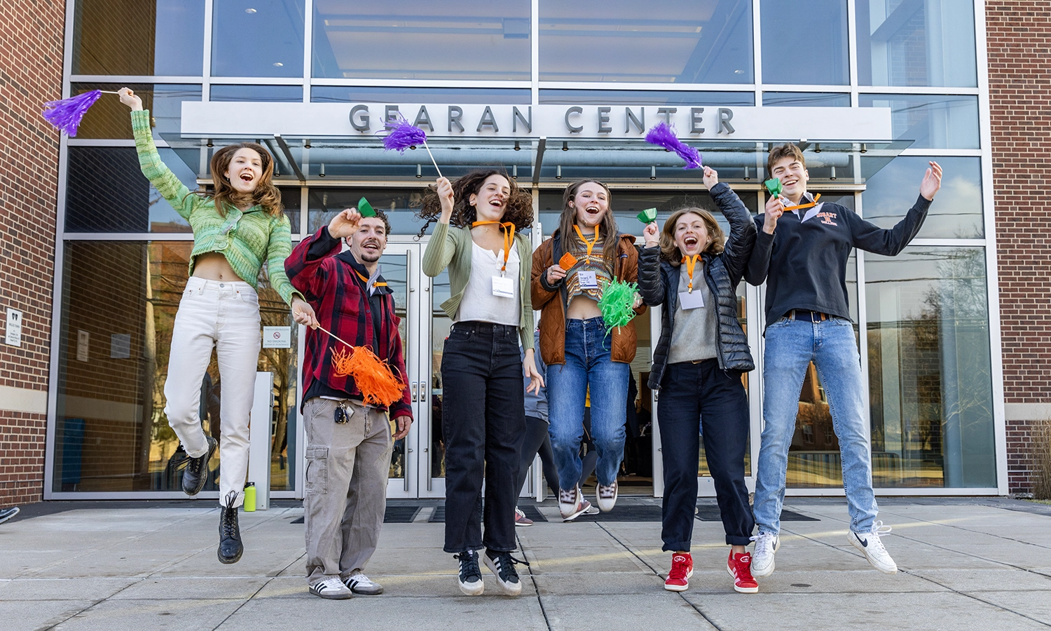 Julia Cianflone ‘24, Ben Farrell ‘24, Hope Johnson ‘26, Allie Hayward ‘25, Annabel Ramsay ‘25 and David Wynne ‘24 welcome admitted students and their families to campus on Saturday morning.