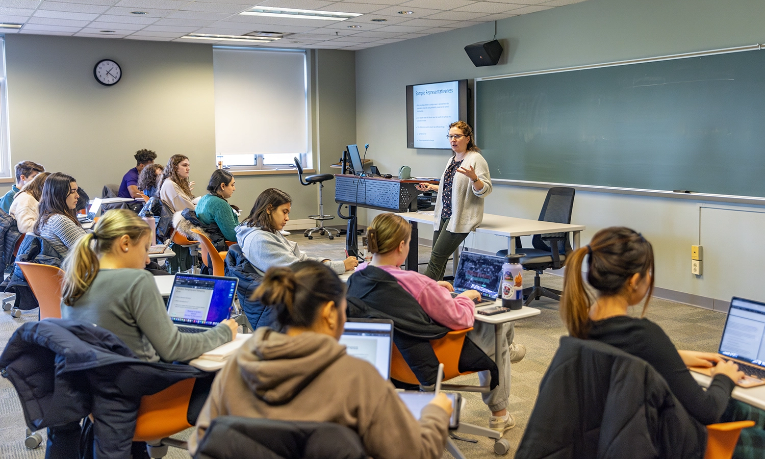 Associate Professor of Psychological Science Emily Fisher introduces a new lesson during “Psychology Statistics.”