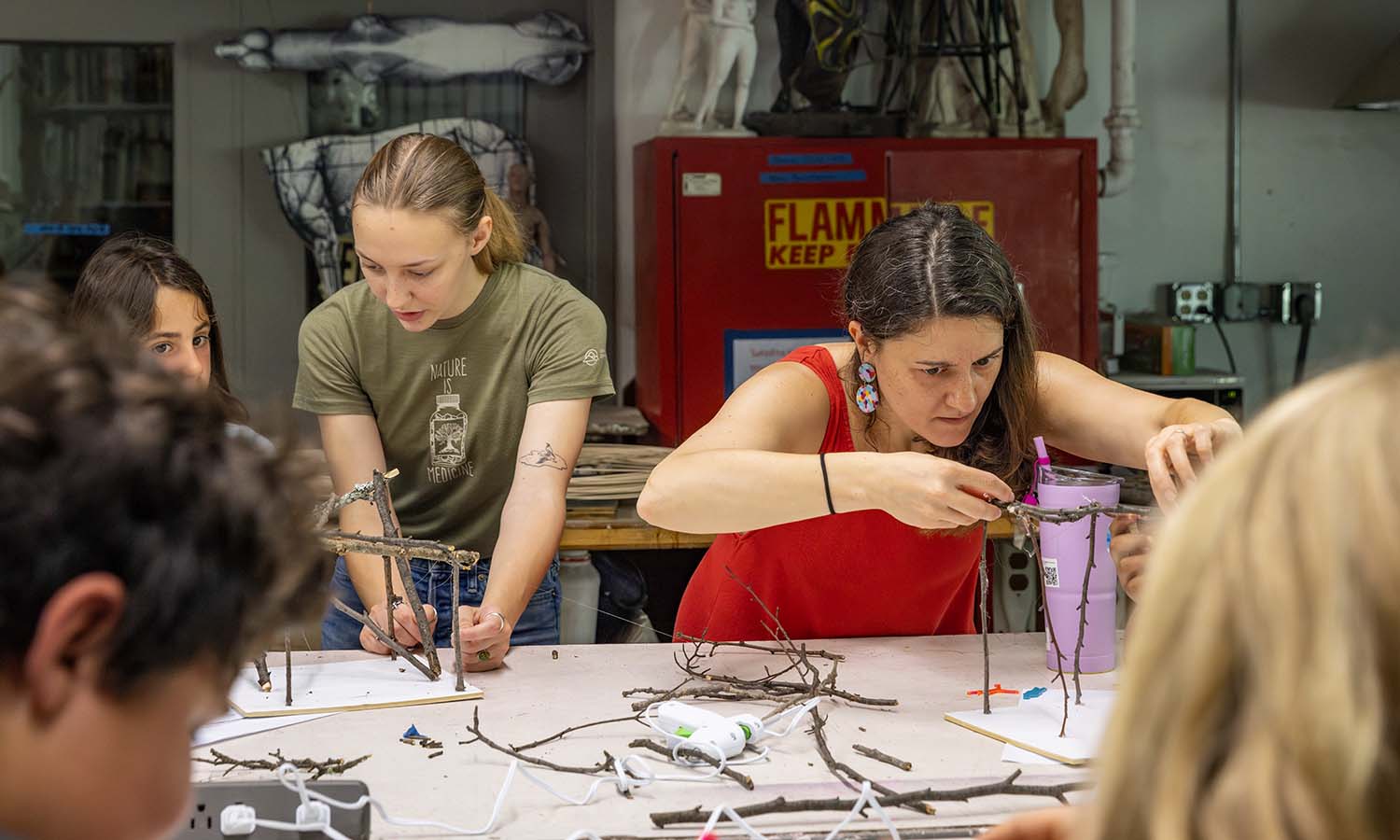 In the Katherine D. Elliott Studio Arts Center, Johanna Grejda ’26 and Associate Professor of Art and Architecture Gabriella D’Angelo work on a design project with kids in the Students Outside all Summer program. 