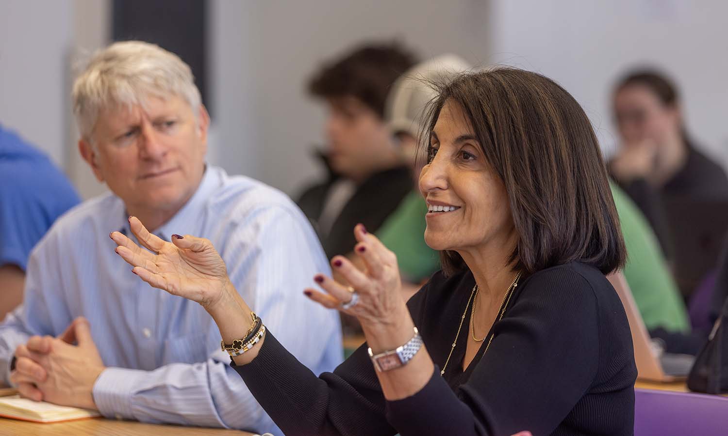 Trustee Naz Vahid-Ahdieh ‘85 P’17, who served as Executive in Residence, provides feedback to students in the Business Management and Entrepreneurship capstone during their practice pitch presentations. Vahid-Ahdieh is the former Managing Director, Global Law Firm Group at Citi Private Bank. 