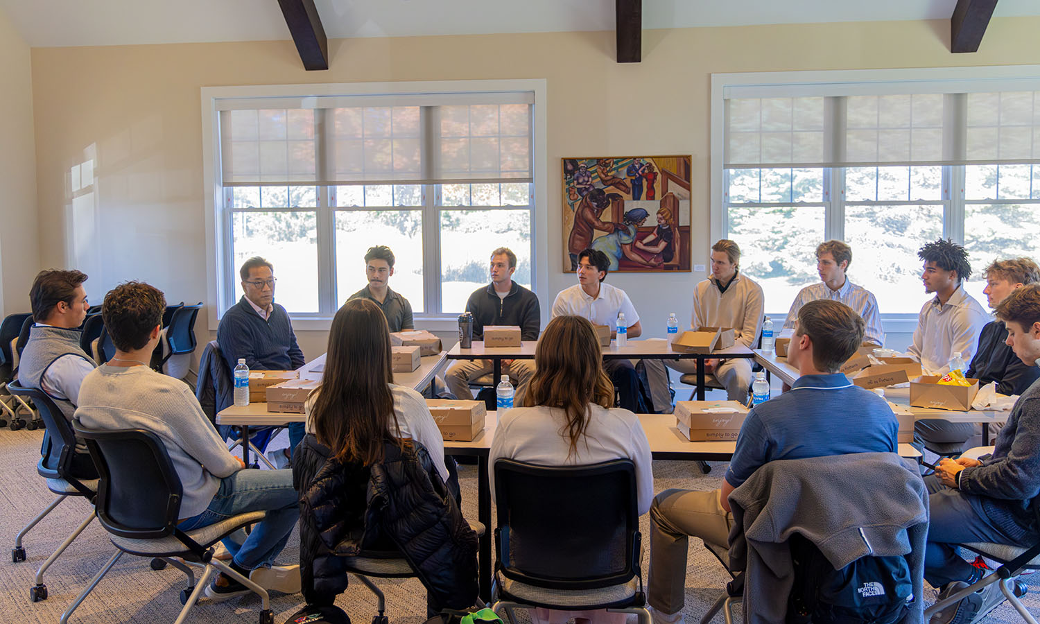 HWS Trustee Stephen Wong ’89, Managing Partner at Valley Capital Partners and former Managing Director and Chairman of Hong Kong Investment Banking at Goldman Sachs, leads a lunchtime discussion with students interested in finance. 