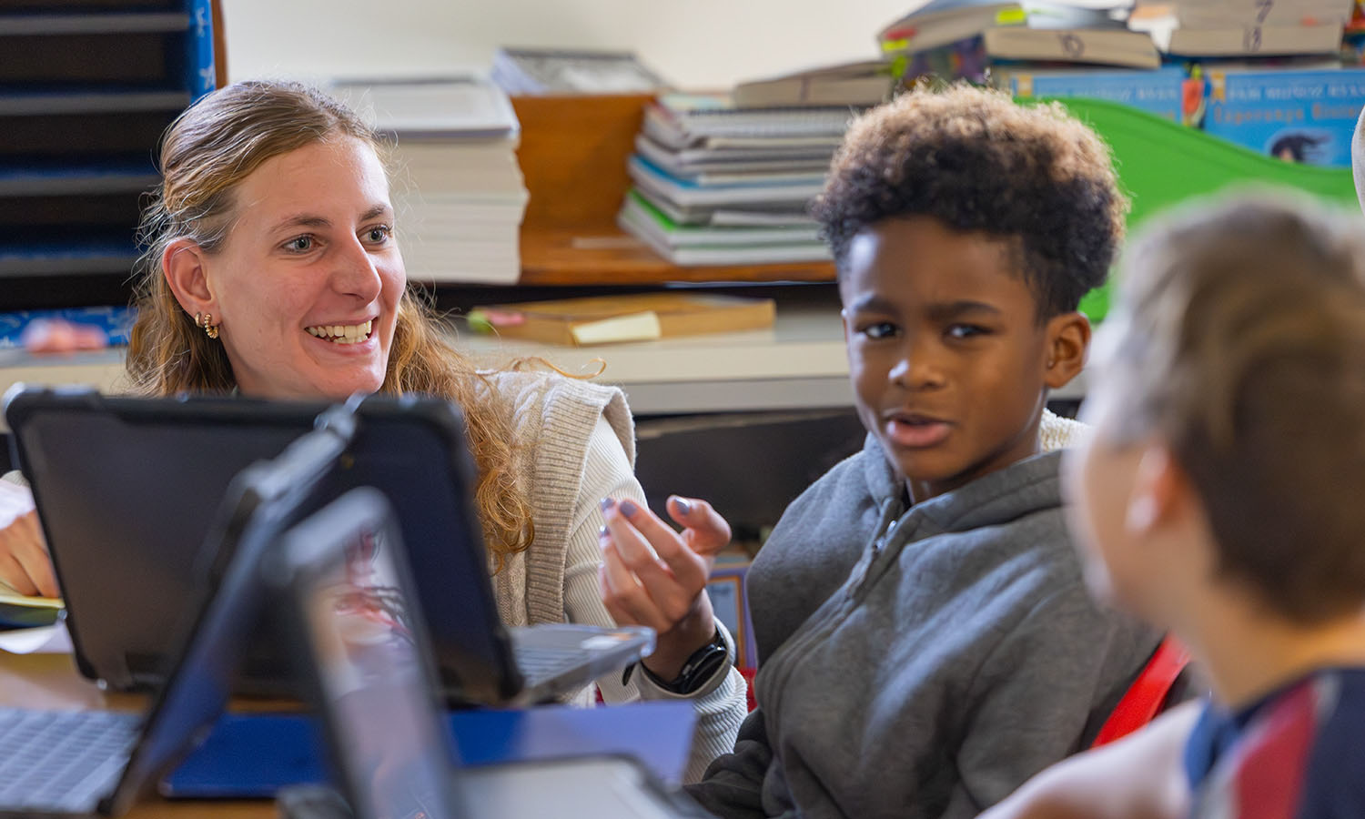 Rebecca Barr ’25, MAT ’26 works with students at North Street Elementary School. Barr is the recipient of a 2026 U.S. Student Fulbright Award to Indonesia where she will serve as an English Teaching Assistant. 
