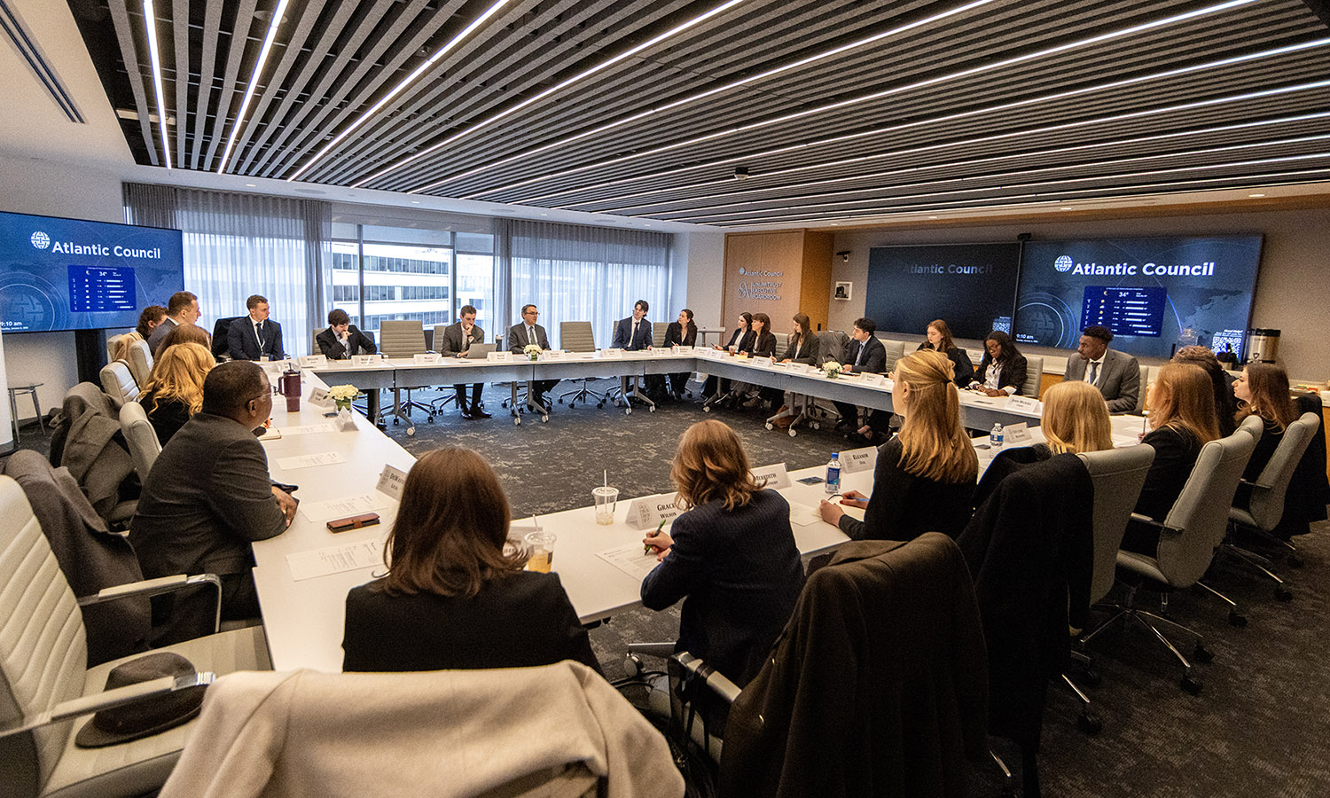 At the Atlantic Council, students meet with William Wechsler P’27, Senior Director of the Rafik Hariri Center & Middle East Programs. 