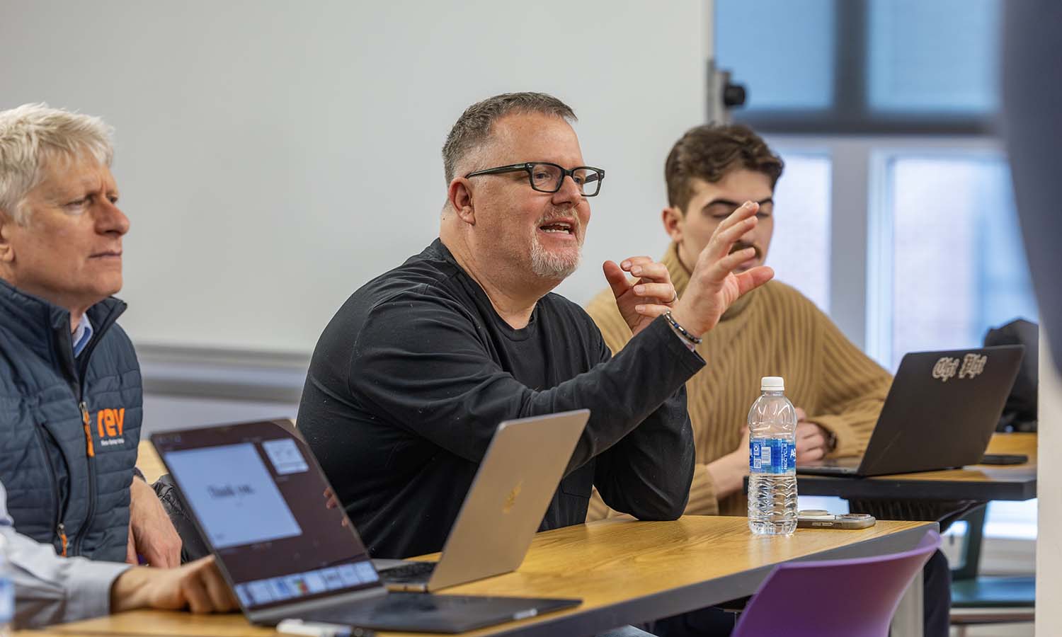 Todd Feldman ’89 provides feedback to students during the capstone for Business Management & Entrepreneurship with Entrepreneurial Fellow Ed Bizari. 