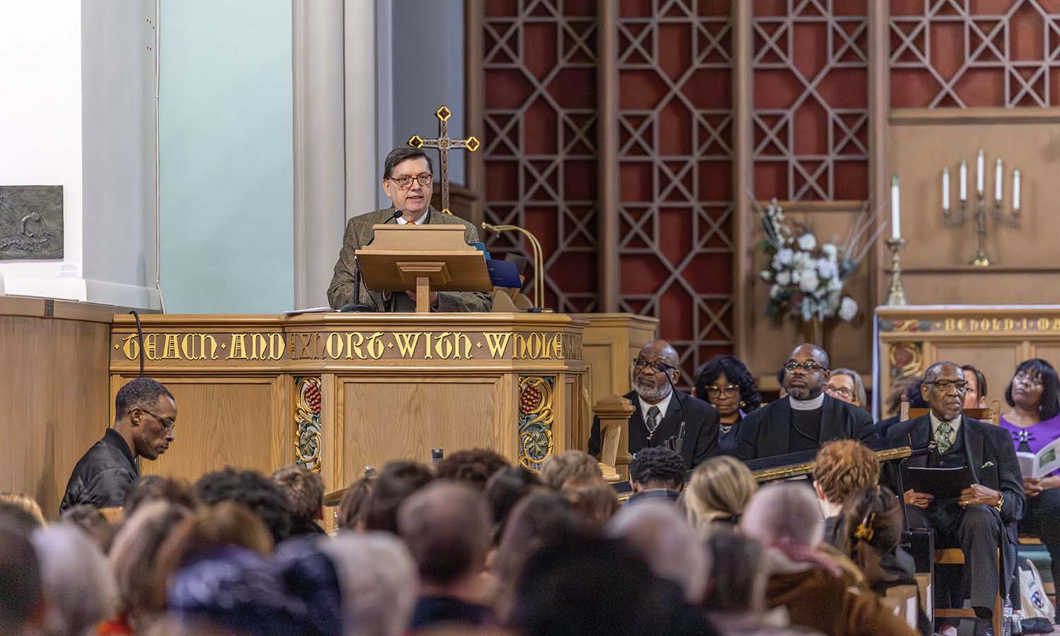 President Mark D. Gearan addresses members of the Geneva community gathered in St. John’s Chapel for the MLK memorial service. 