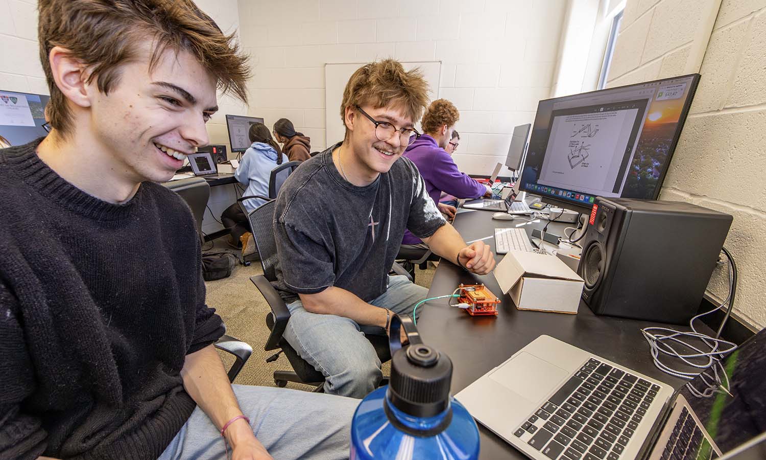 Aaron Tober ’26 and Kian Goff ‘26 record sound waves during a “Capstone in Perception” lab with Professor of Psychological Science Daniel Graham. 