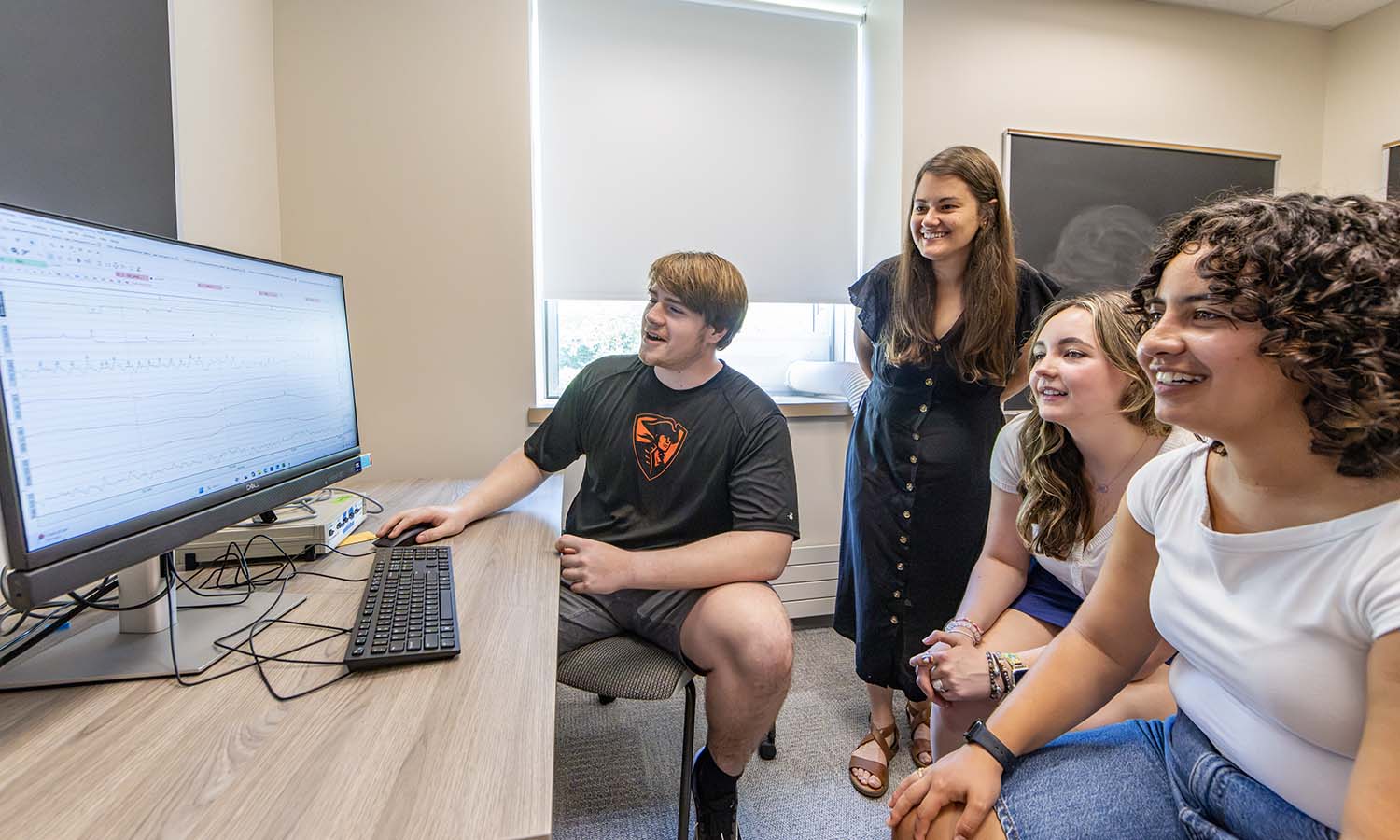 Assistant Professor of Psychological Science Elizabeth Belcher discusses human psychophysiological responses during a sustained attention task with her summer research students Alex Ciesielski ‘27, Lilly Andrews-Edwards ‘29 and Alyssa Hanuscin ‘27. 