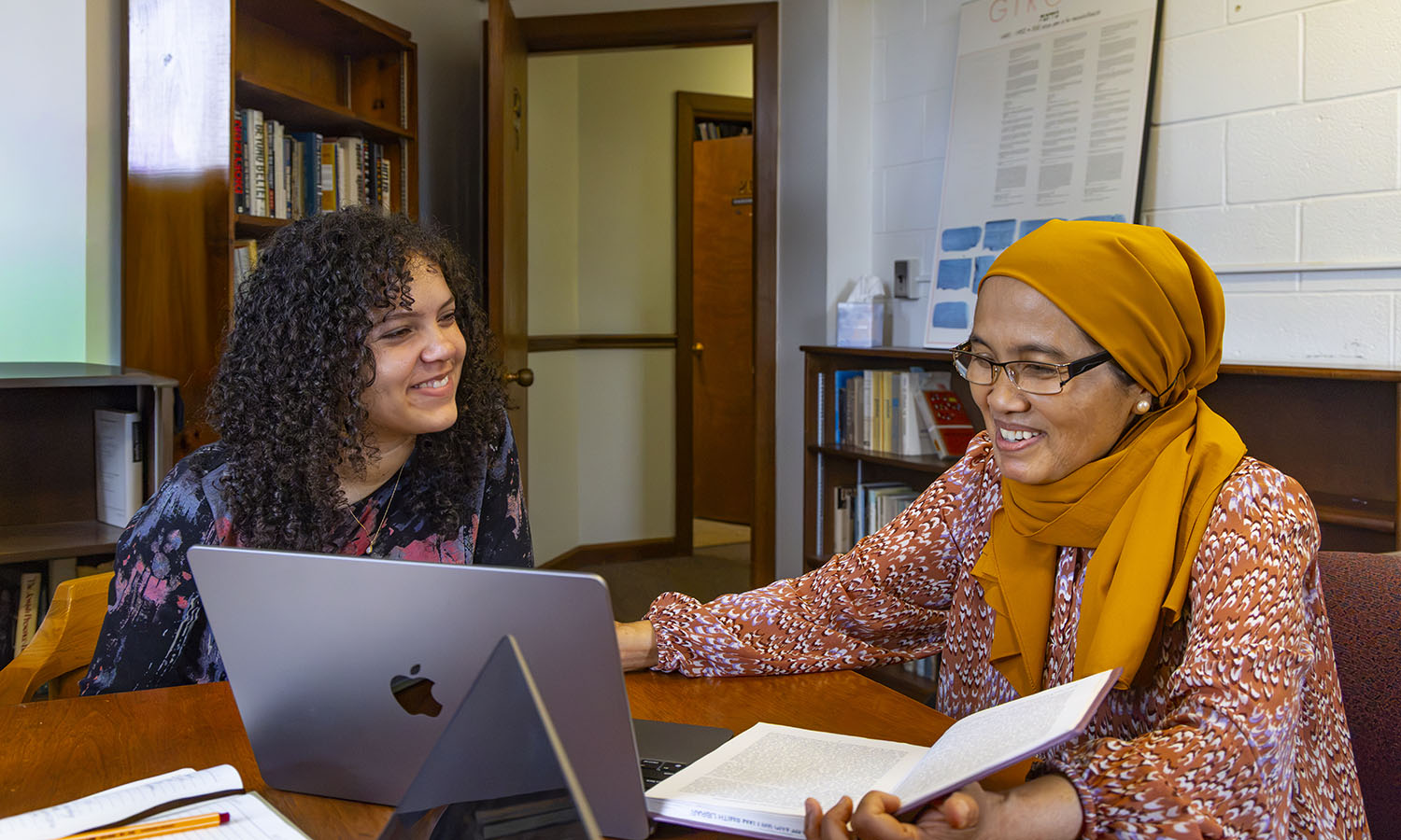 Mina Fernandes ’29 and Professor of Religious Studies Etin Anwar discuss the intersection of fashion and artificial intelligence. 