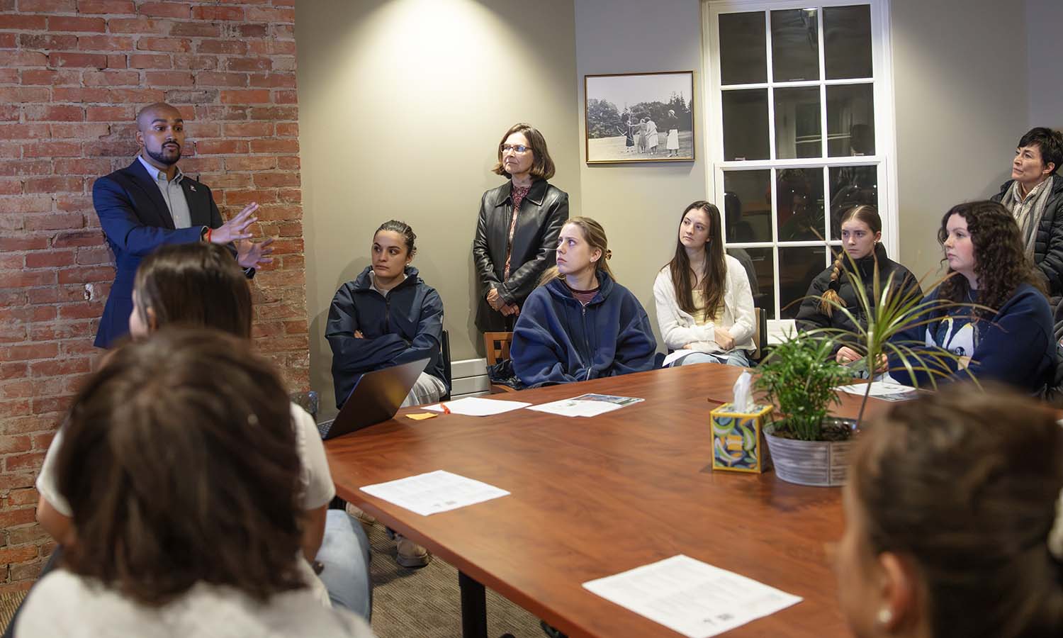 Hrithik Biswas ’23 speaks to students interested in the Peace Corps about his time serving in North Macedonia. 