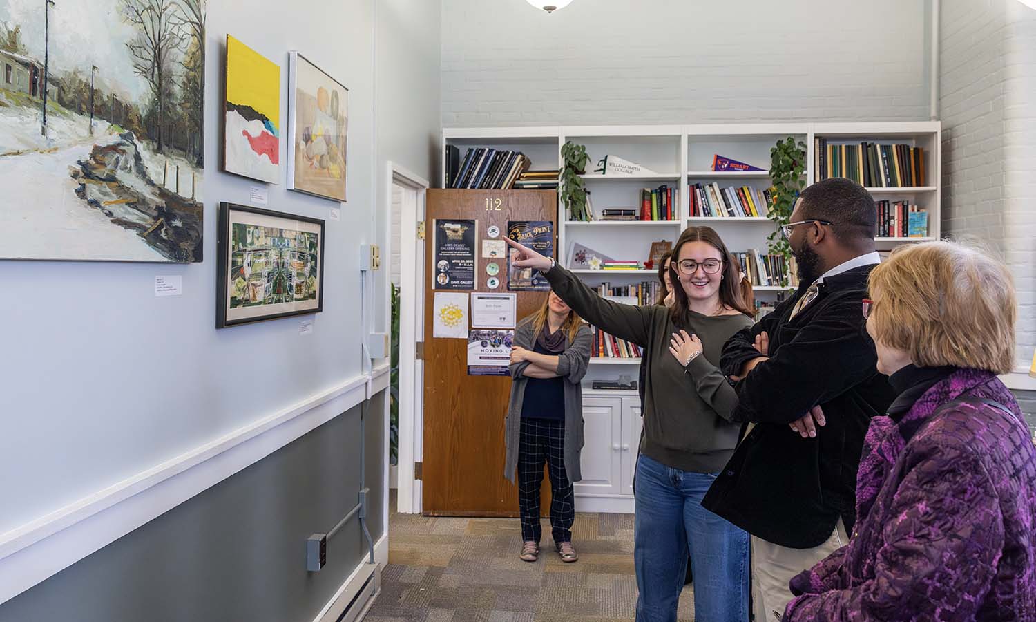 Taylor McDermott ’28 speaks to Assistant Dean Kelvin Clark and Mary Herlihy Gearan about the art on display at the HWS Deans’ Gallery Opening. 
