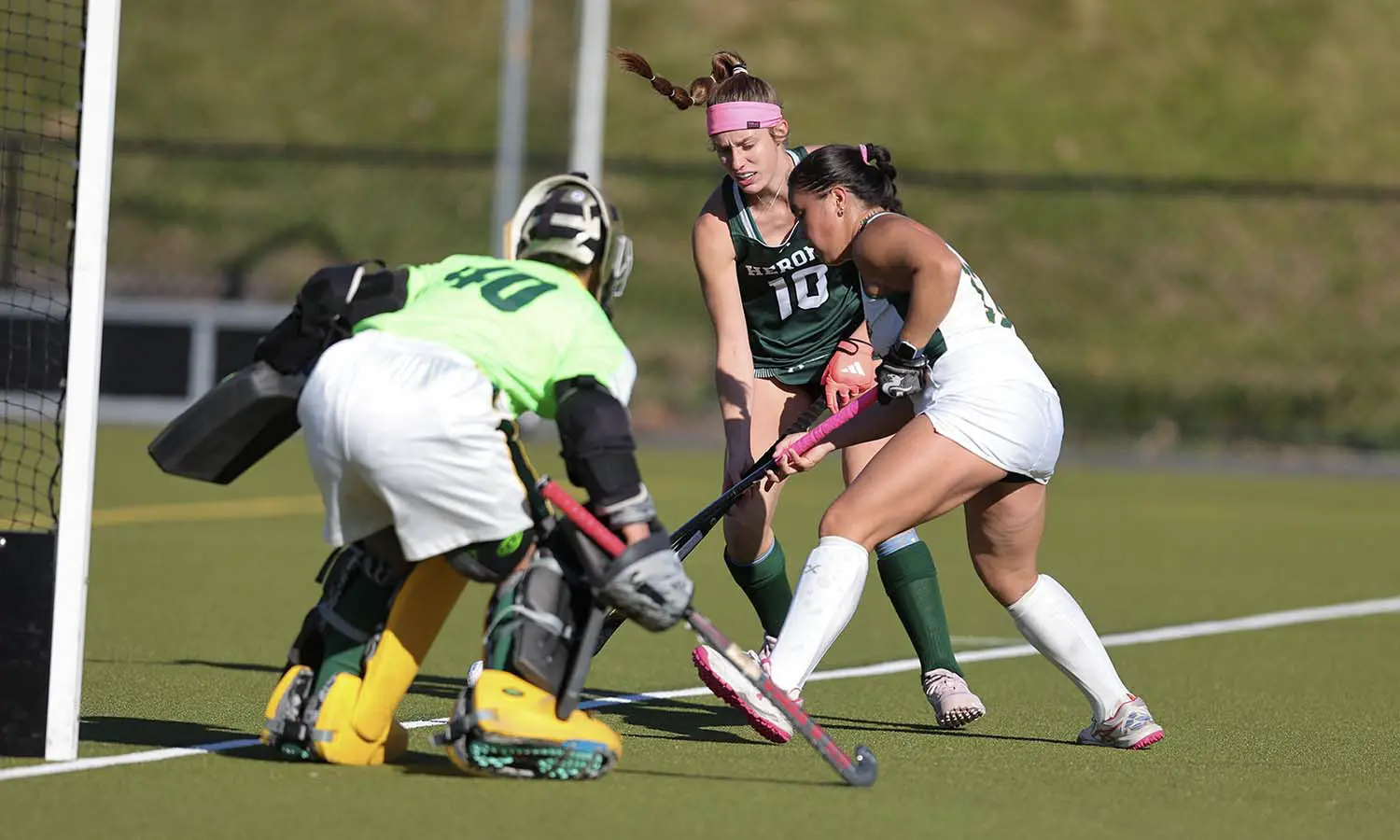 Abigail Mantione '30 looks to score a late equalizer as the William Smith field hockey team battled Skidmore in a Liberty League contest on McCooey Field. 