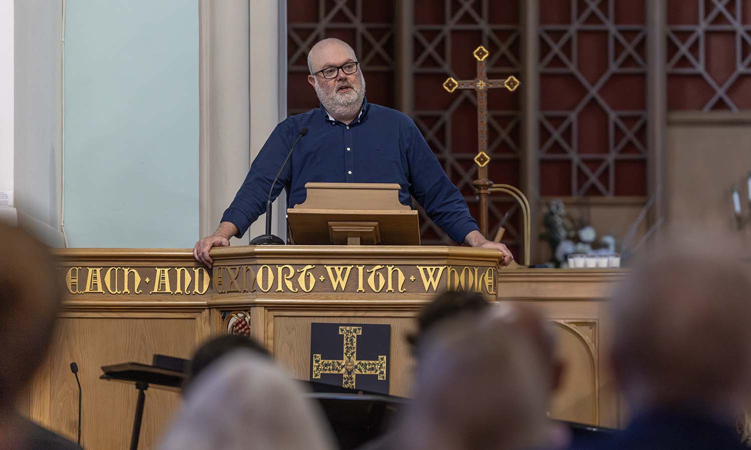 Professor of History Matt Crow addresses members of the HWS community at “A Space for Remembrance and Hope: A 9/11 Observance” in St. John’s Chapel. 