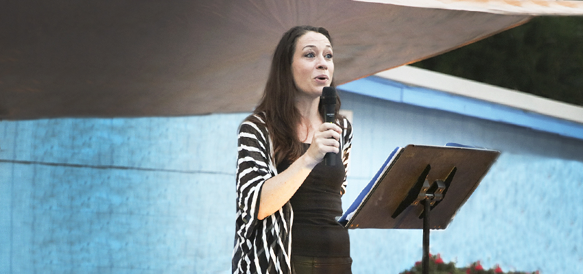 Conroy-Goldman at a reading