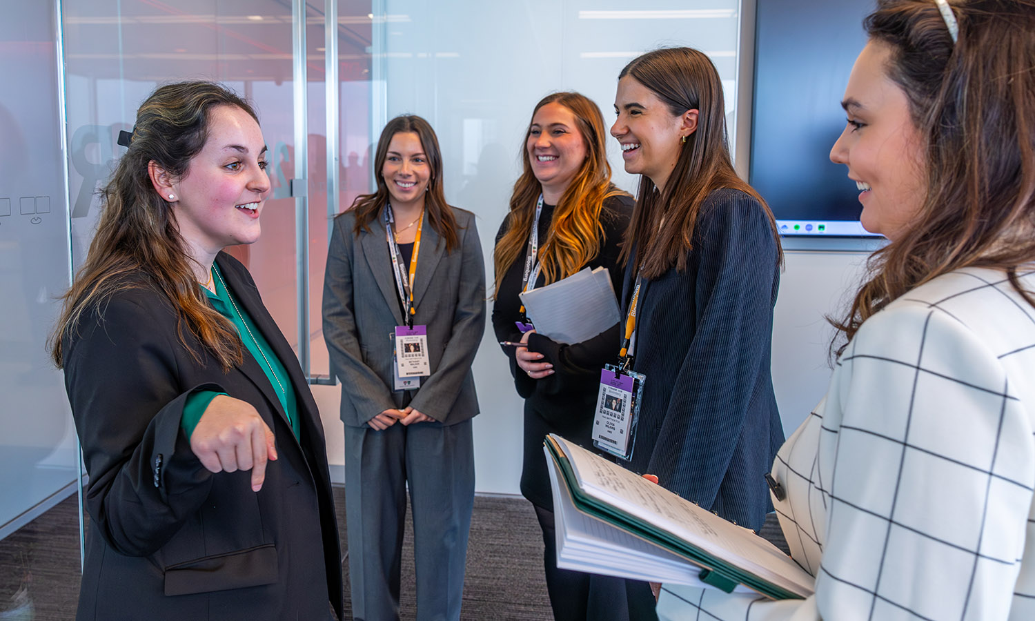 Bloomberg Equity Specialist Grace Covelli '25 provides career advice to students.