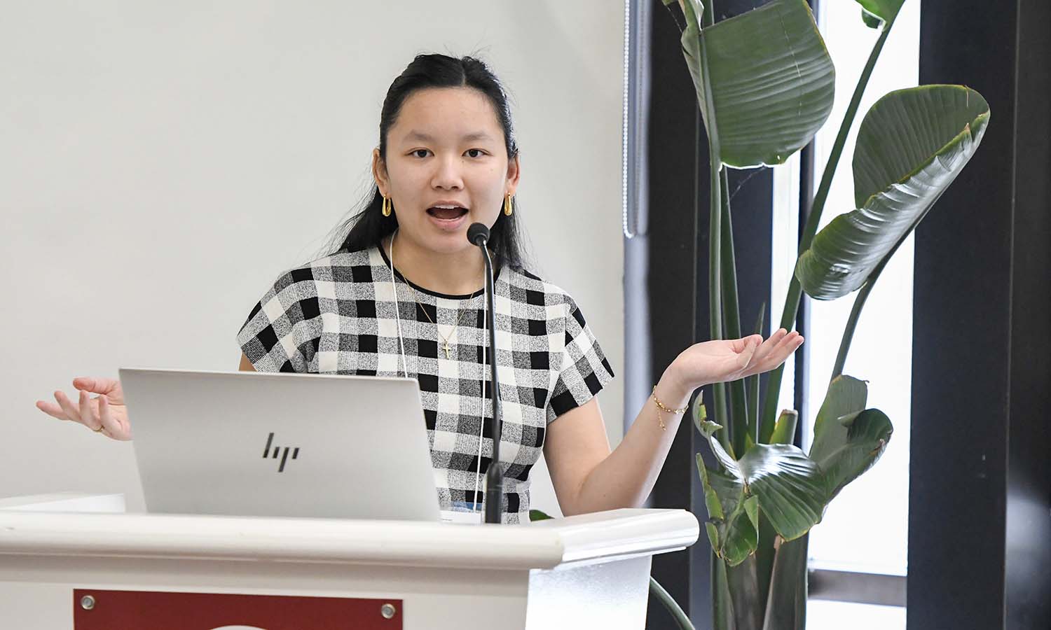 Leah Riewerts ’28 discusses how bias can show up in AI outputs.