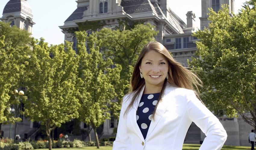 Hempson ΓÇÖ04 Earns Rising Star Attorney Award
