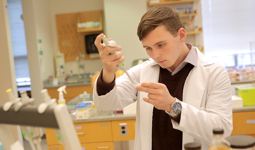 Cooper '17 to Pursue Immunology in Joint M.D.-Ph.D. Program