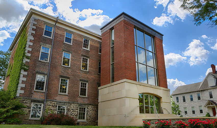 HWS Partners with Syracuse U for Grad Student Scholarships