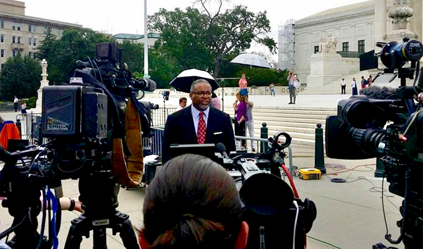 Houston Chronicle Features Pres. Vincent ΓÇÖ83 on Affirmative Action